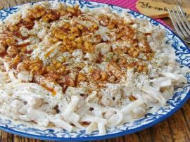 Erişteli Nohutlu Salata