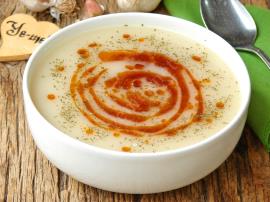 Sarımsaklı Un Çorbası