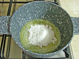 Sarımsaklı Un Çorbası