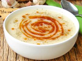 Sarımsaklı Un Çorbası