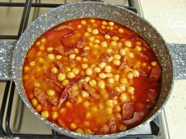 Sucuklu Nohut Yemeği