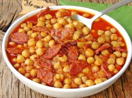 Sucuklu Nohut Yemeği