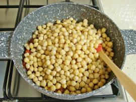 Sucuklu Nohut Yemeği