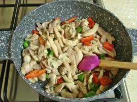 Mantarlı Köri Soslu Tavuk