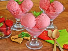 Çilekli Dondurma