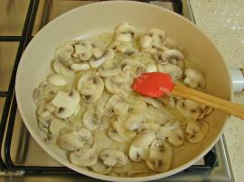 Mantarlı Ispanaklı Yumurta