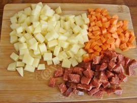 Sucuklu Bezelye Yemeği