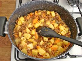 Kıymalı Bezelye Yemeği