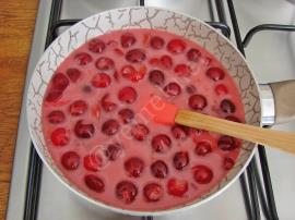 Vişneli İrmik Tatlısı