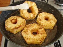 Kızarmış Ananas Tatlısı