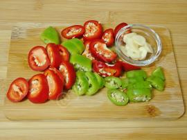 Acılı Kornişon Turşusu