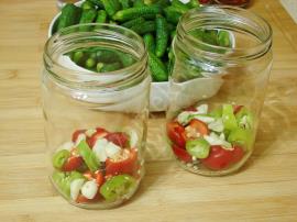 Acılı Kornişon Turşusu