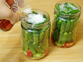 Acılı Kornişon Turşusu