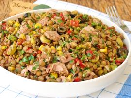 Mercimekli Ton Balığı Salatası