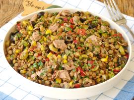 Mercimekli Ton Balığı Salatası