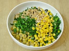 Ton Balıklı Zeytin Salatası