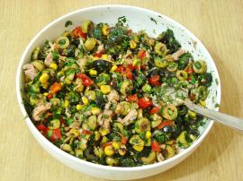 Ton Balıklı Zeytin Salatası