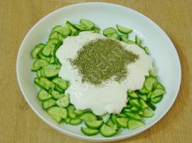 Yoğurtlu Salatalık Mezesi