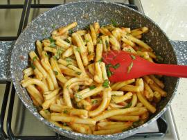 Domatesli Fesleğenli Makarna