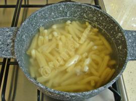 Domatesli Fesleğenli Makarna