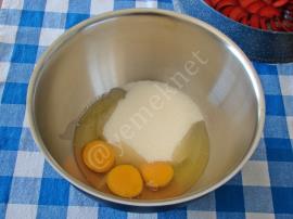 Erikli Ters Yüz Kek