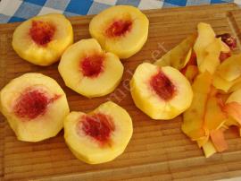 Tavada Şeftali Tatlısı