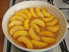 Tavada Şeftali Tatlısı