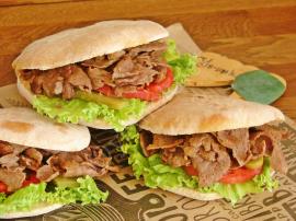 Dışarıda Yediğiniz Döneri Aratmayacak Bir Lezzet : Ekmek Arası Et Döner