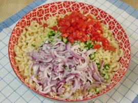 Soslu Makarna Salatası