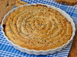 El Açması Lezzetinde Hem Pratik Hem De Çok Lezzetli Bir Börek : Peynirli Dolama Börek