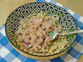 Nohutlu Ton Balığı Salatası