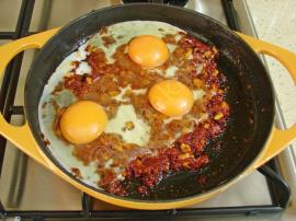 Cevizli Salçalı Yumurta