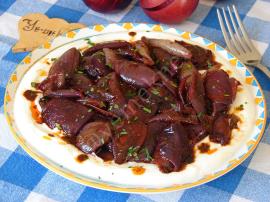 Tadan Herkesin Çok Beğeneceği Nefis Bir Meze Tarifi : Kırmızı Soğan Mezesi