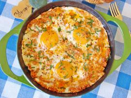 Hafta Sonu Kahvaltılarınızın Vazgeçilmezi Olacak : Salçalı Peynirli Yumurta