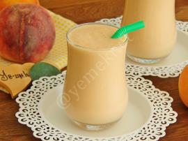 Sadece 5 Dakikada Hazırlayabileceğiniz, İçinizi Serinletecek, Nefis Bir İçecek : Şeftalili Milkshake