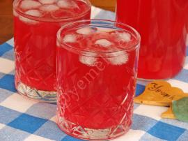 İç Ferahlatan, Mis Kokulu Ve Çok Lezzetli Bir İçecek Tarifi : Vişneli Reyhan Şerbeti