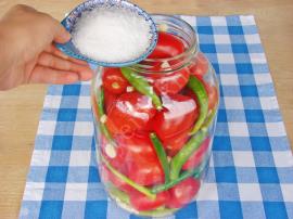 Kırmızı Domates Turşusu