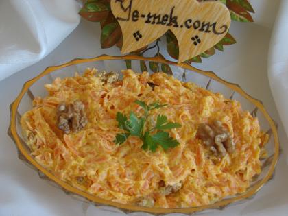 Cevizli Yoğurtlu Havuç Salatası