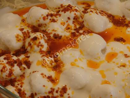 Bulgur Köftesi (Yoğurt Soslu)