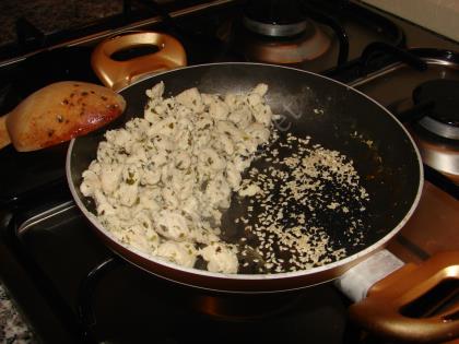 Çörek Otlu, Susamlı Tavuk Sote (Yağsız, Sütle Marine Edilmiş)