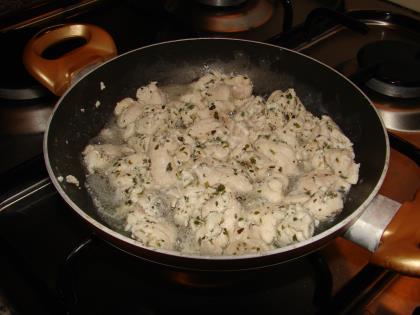 Çörek Otlu, Susamlı Tavuk Sote (Yağsız, Sütle Marine Edilmiş)