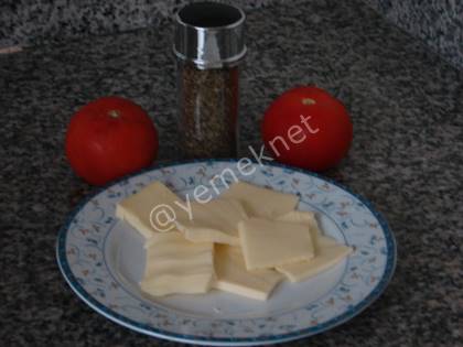 Fırında Kaşarlı Domates