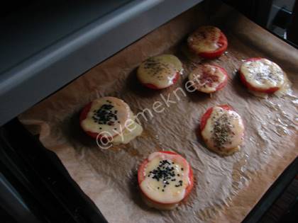 Fırında Kaşarlı Domates