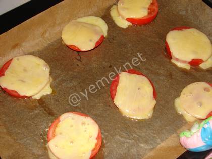 Fırında Kaşarlı Domates