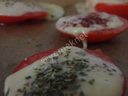 Fırında Kaşarlı Domates