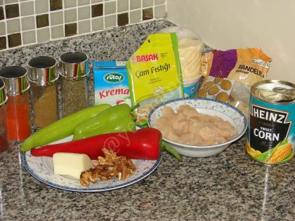 Güveçte Kremalı Tavuk Dolması (Ceviz, Badem ve Çam Fıstıklı)