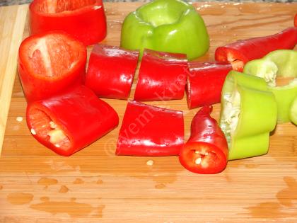 Güveçte Kremalı Tavuk Dolması (Ceviz, Badem ve Çam Fıstıklı)