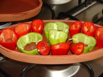 Güveçte Kremalı Tavuk Dolması (Ceviz, Badem ve Çam Fıstıklı)