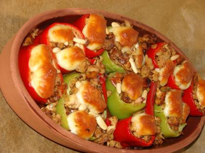 Güveçte Kremalı Tavuk Dolması (Ceviz, Badem ve Çam Fıstıklı)