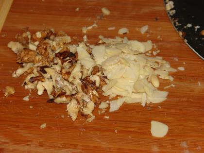 Güveçte Kremalı Tavuk Dolması (Ceviz, Badem ve Çam Fıstıklı)